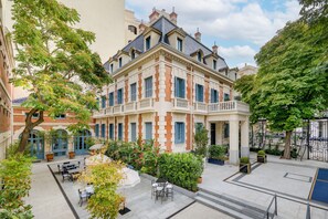 الإطلالة من المنشأة