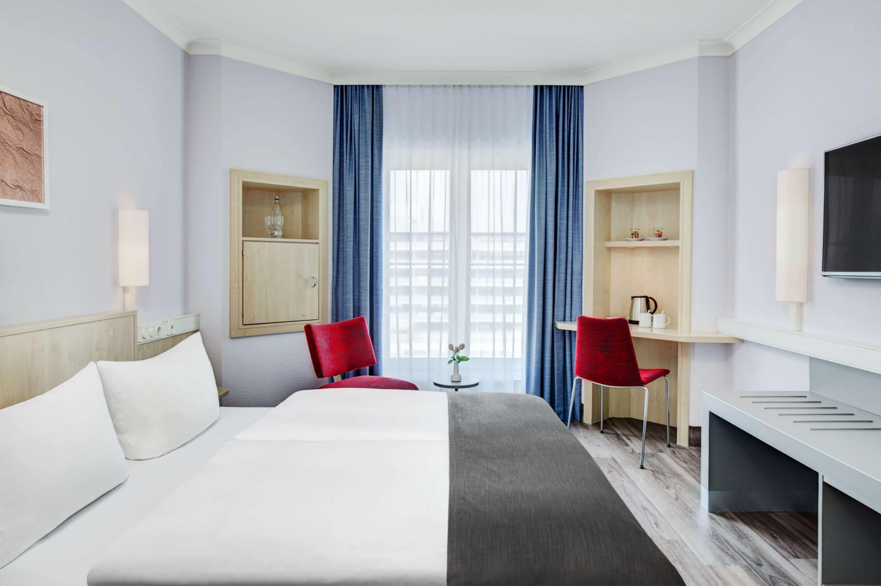 Business Room | Soundproofing, free cots/infant beds, free WiFi, bed sheets