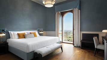 Deluxe Room | Minibar, in-room safe, individually decorated, individually furnished