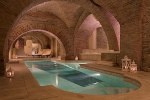 Sauna, Turkish bath/hammam, aromatherapy, Ayurvedic treatments