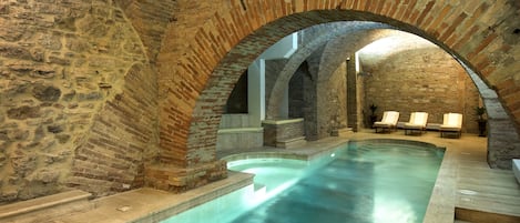 Piscine intérieure