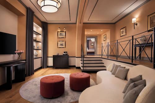 Suite Signature, vue ville | Minibar, coffres-forts dans les chambres, décoration personnalisée