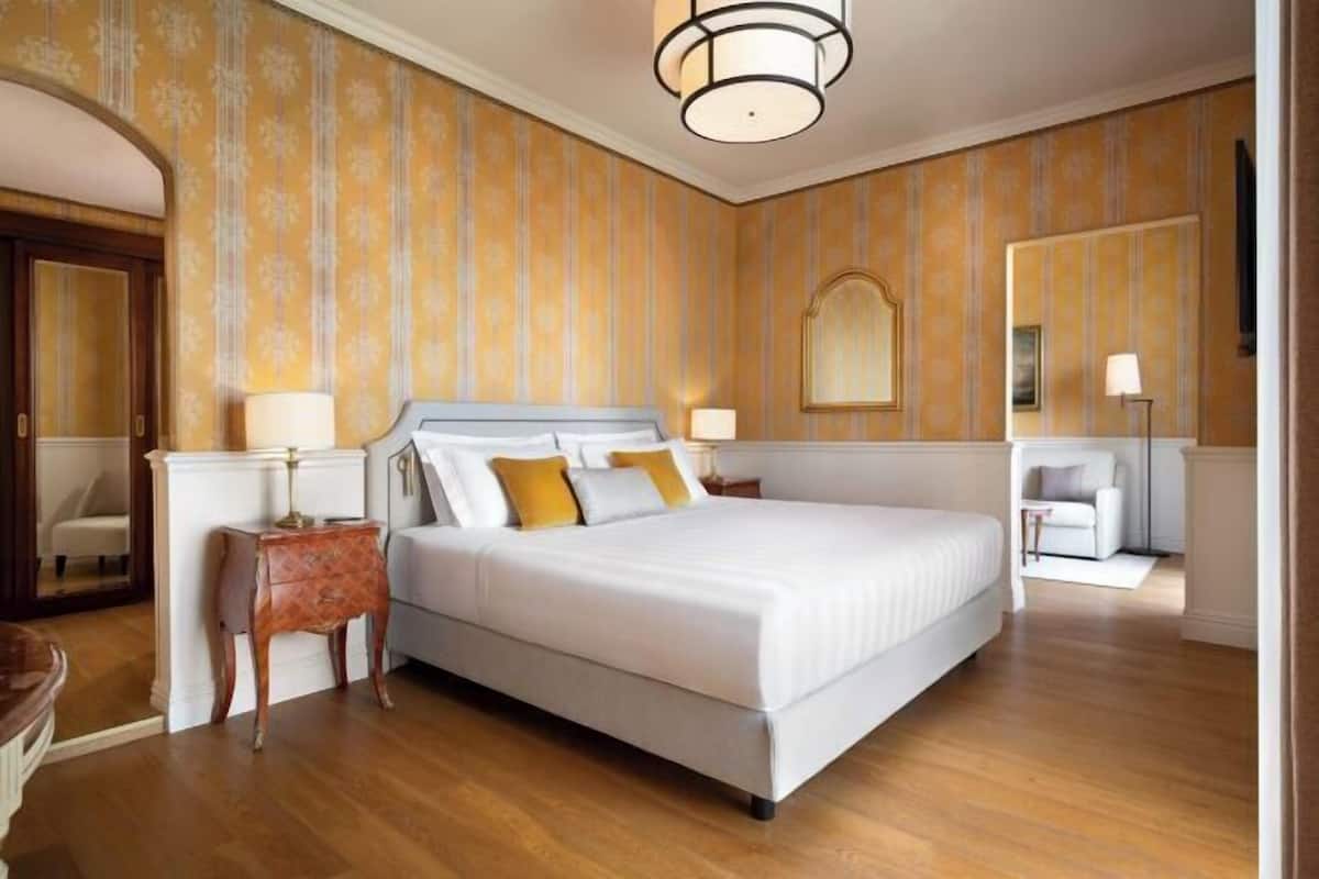 Minibar, in-room safe, individually decorated, individually furnished