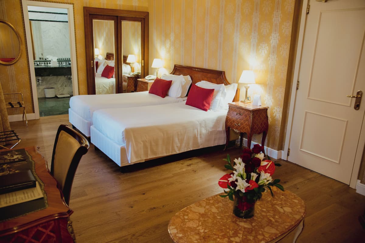 Deluxe Room | Bar mini, peti besi dalam bilik, dihias secara berasingan