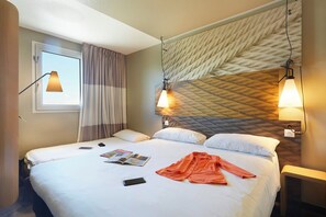 Standard Room, Multiple Beds | Premium bedding, in-room safe, desk, blackout drapes - ibis Archamps Porte de Geneve (Archamps)