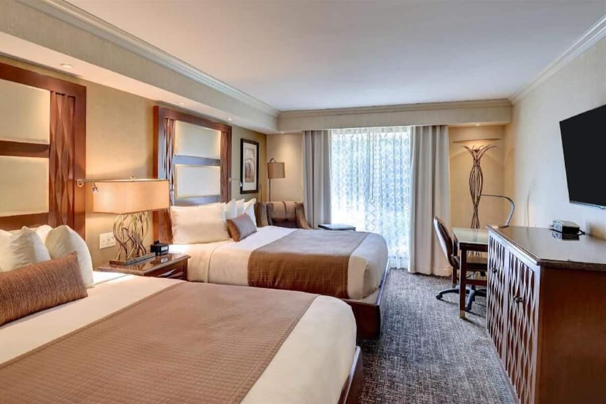 In-room safe, desk, laptop workspace, blackout curtains