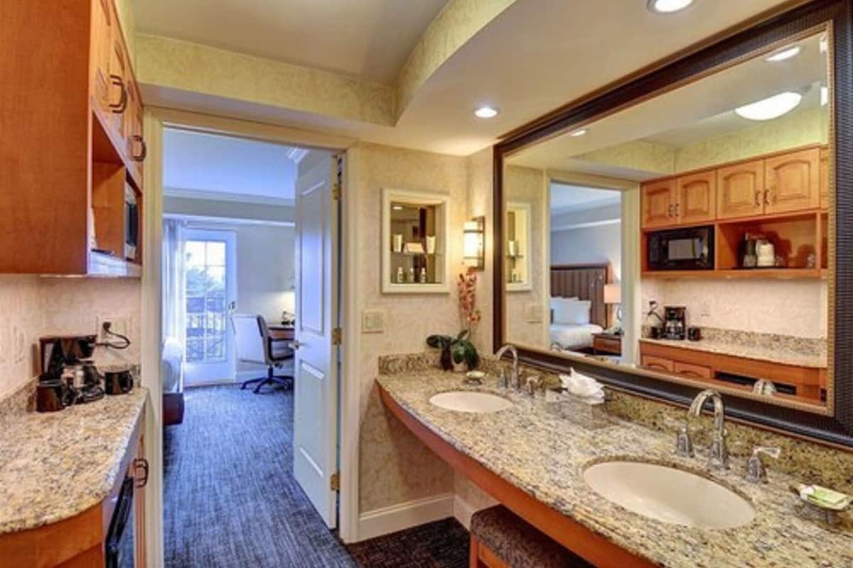 In-room safe, desk, laptop workspace, blackout drapes