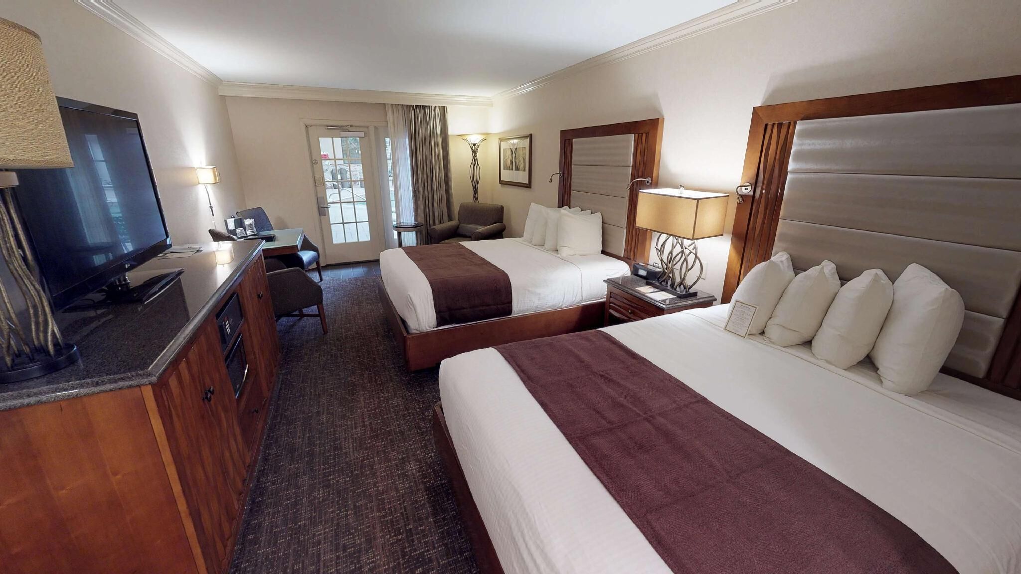 Zimmersafe, Schreibtisch, laptopgeeigneter Arbeitsplatz