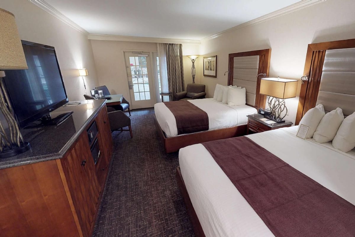 In-room safe, desk, laptop workspace, blackout drapes