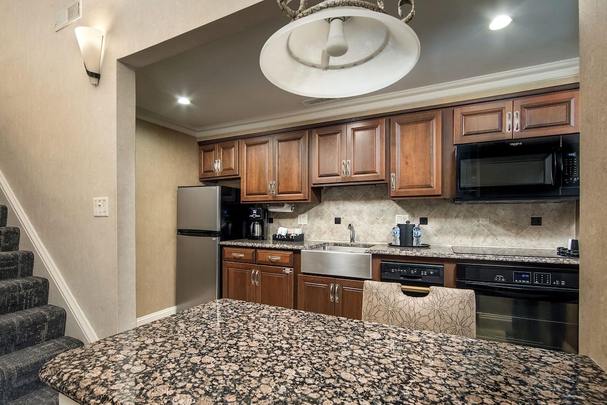 Frigobar, microondas, cafetera/tetera