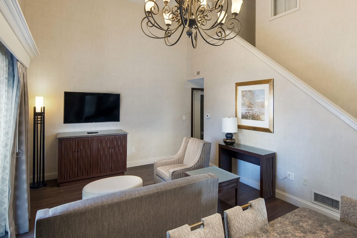 Coffre-fort, bureau, espace de travail pour ordinateurs portables