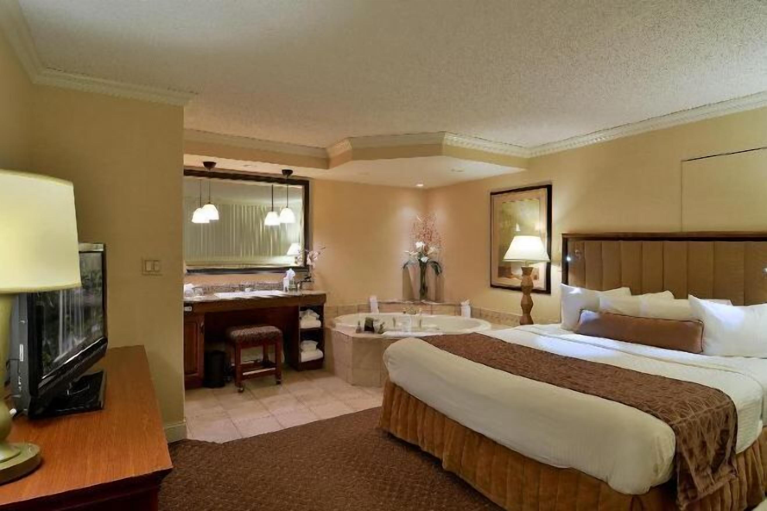 In-room safe, desk, laptop workspace, blackout drapes