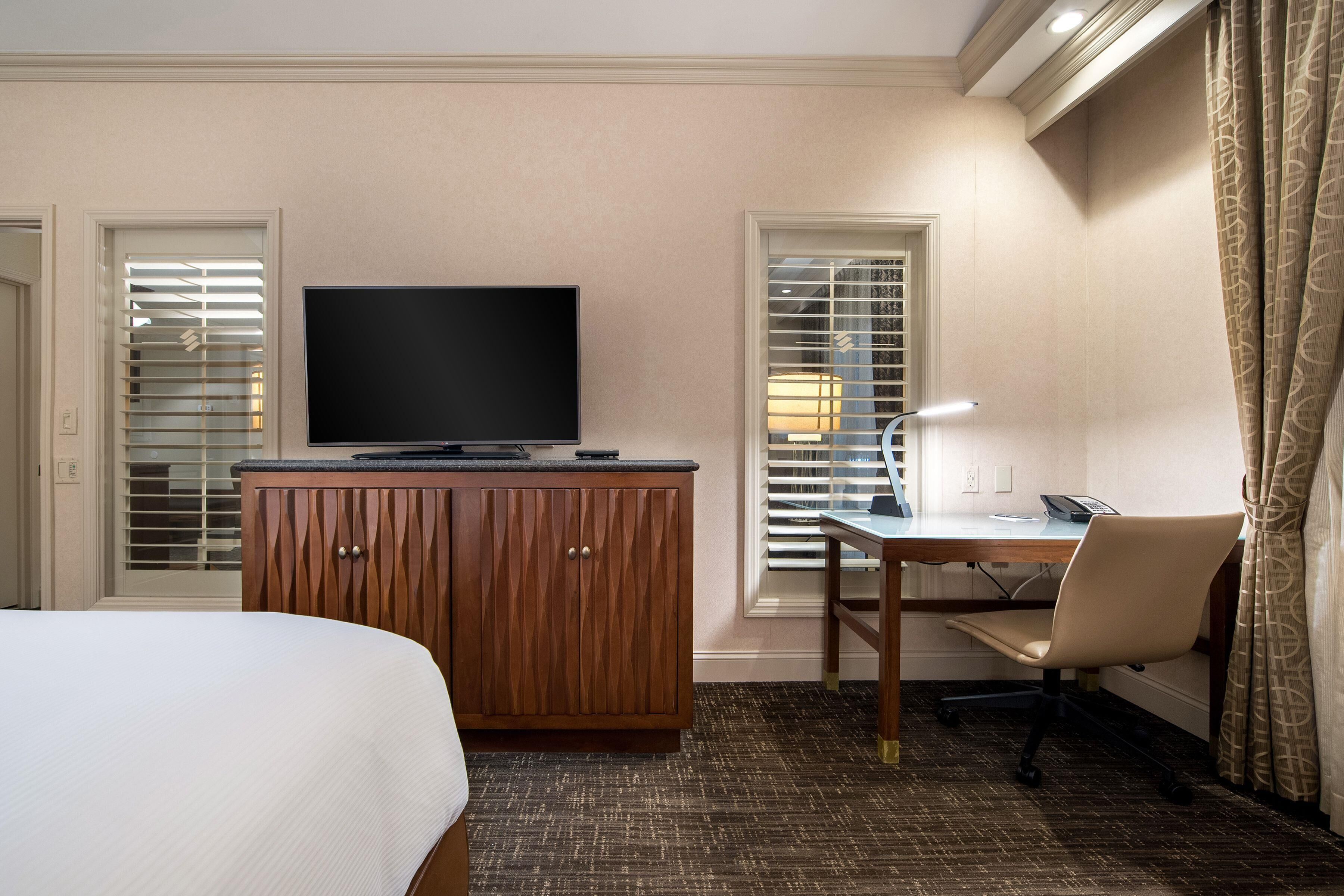 Tallelokero huoneessa, työpöytä