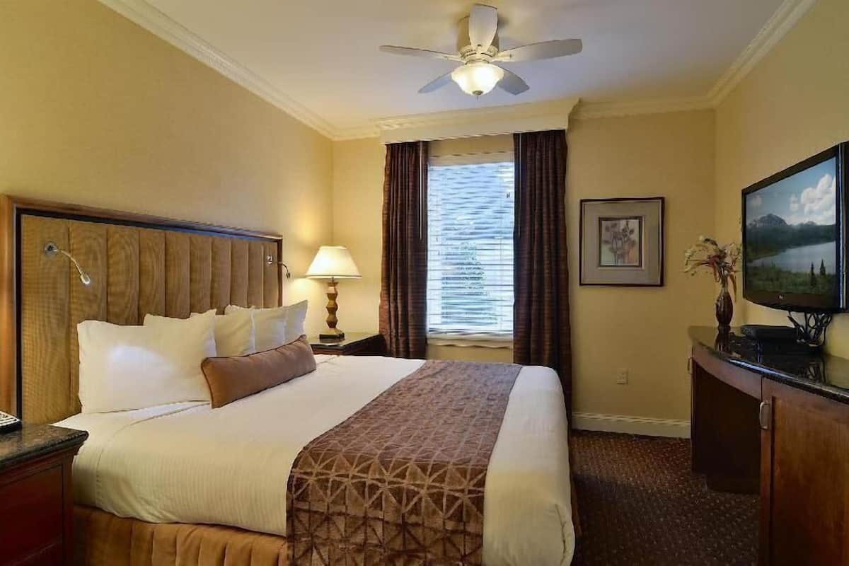 In-room safe, desk, laptop workspace, blackout drapes