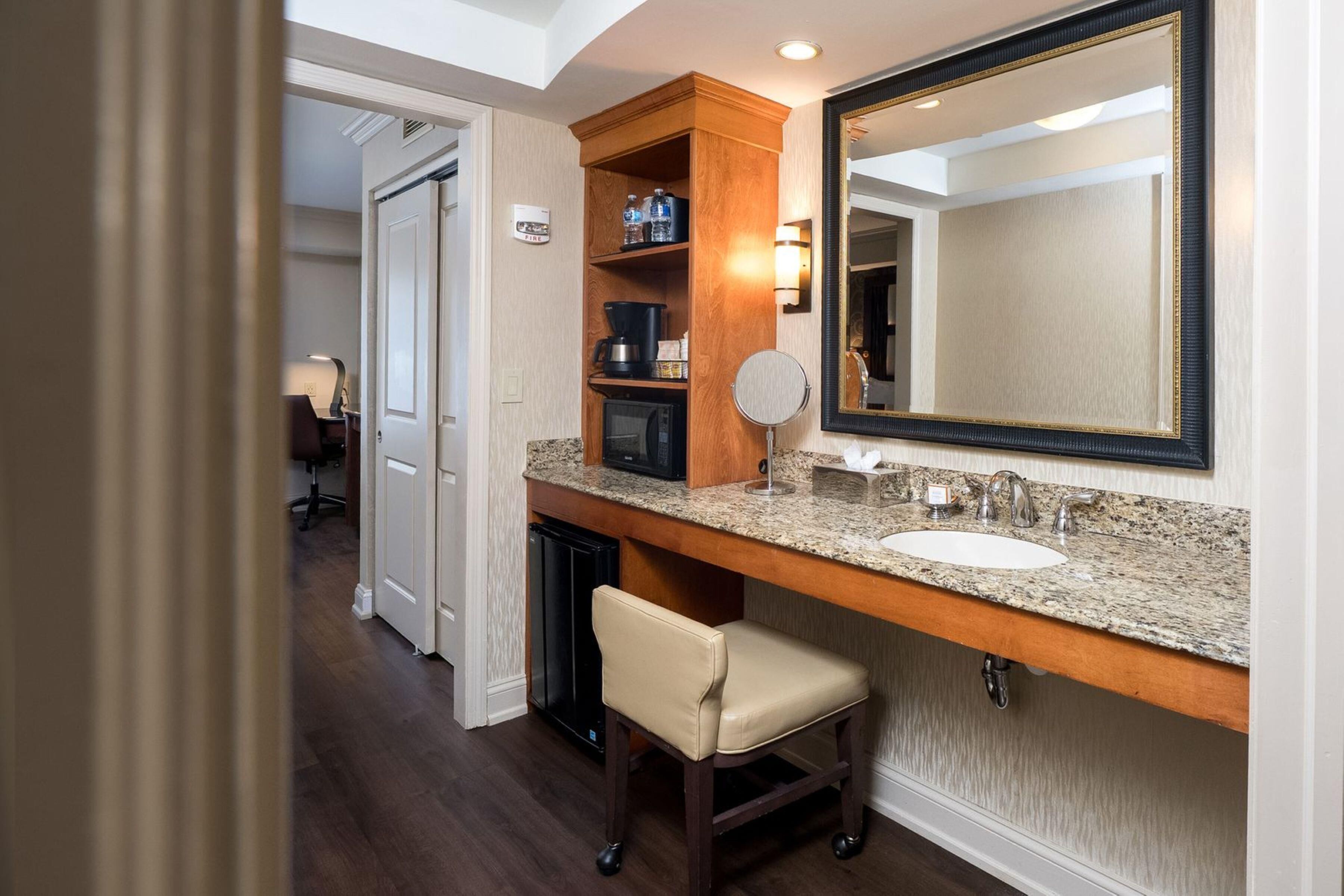 Coffre-fort, bureau, espace de travail pour ordinateurs portables