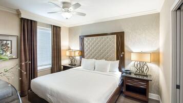 Safe på rommet, skrivebord og skrivebord for bærbar PC