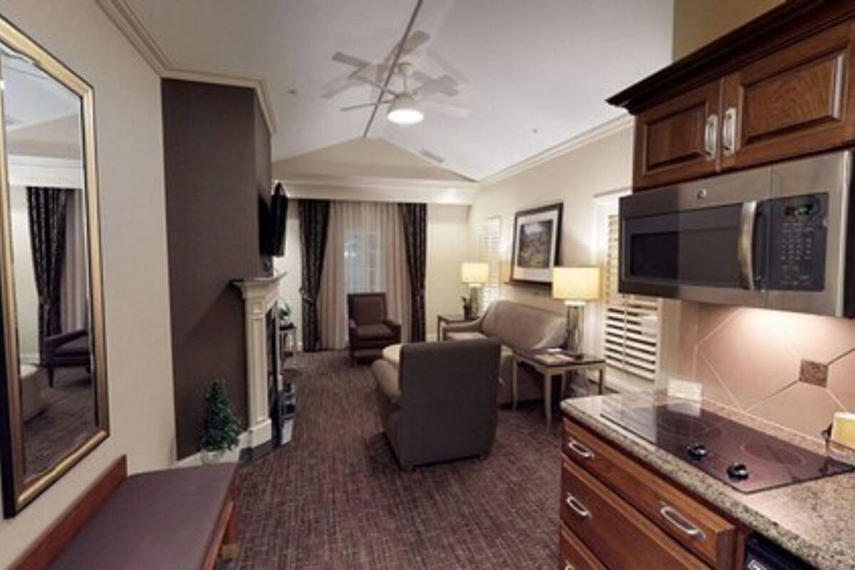 suite, 1 king bed, non smoking, refrigerator & microwave (with sofabed) | 1 bedroom, in-room safe, desk, blackout curtains