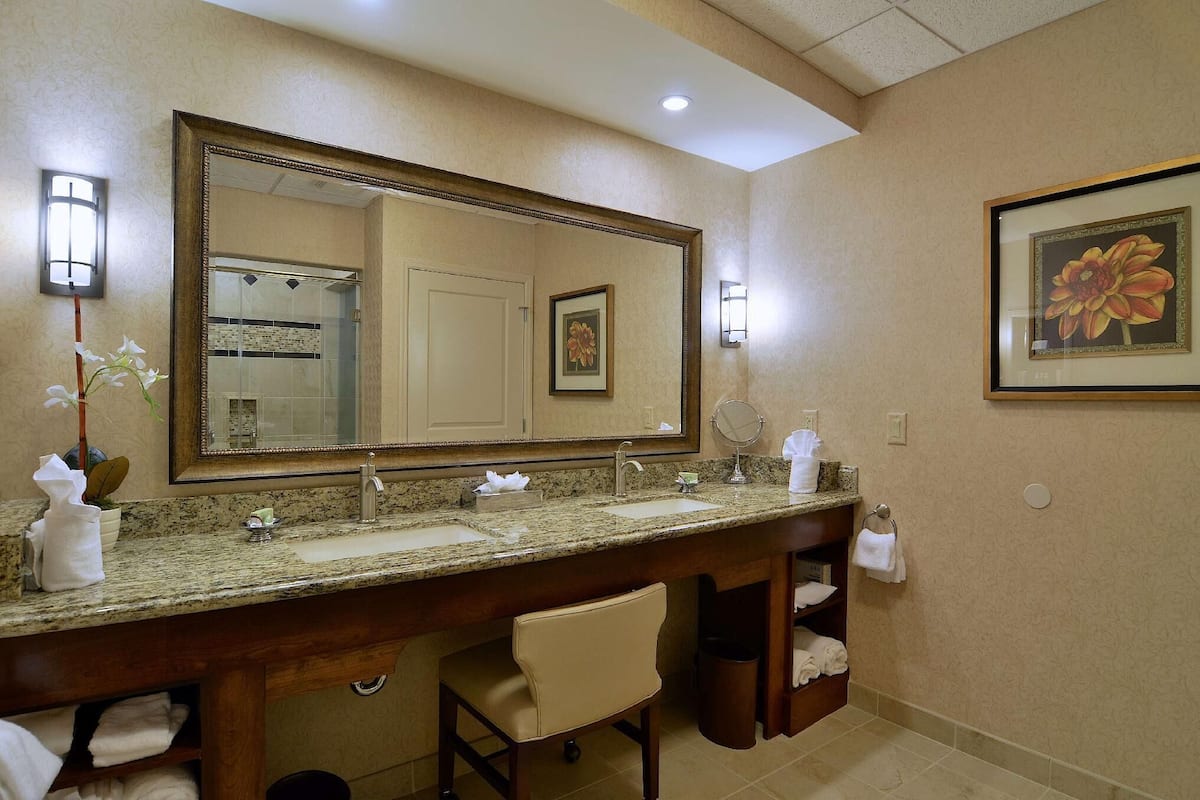 Bathroom | Free toiletries, hair dryer, towels, soap