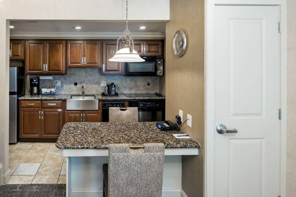 Frigobar, microondas, cafetera/tetera