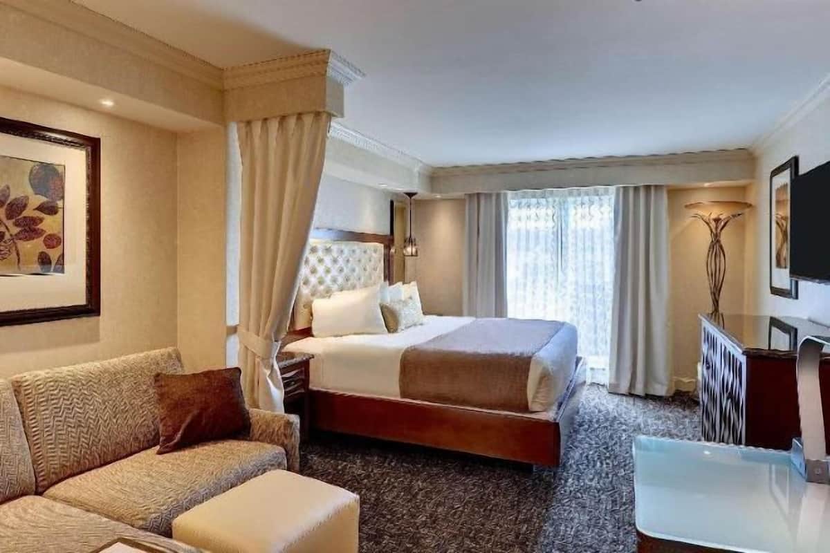 In-room safe, desk, laptop workspace, blackout drapes