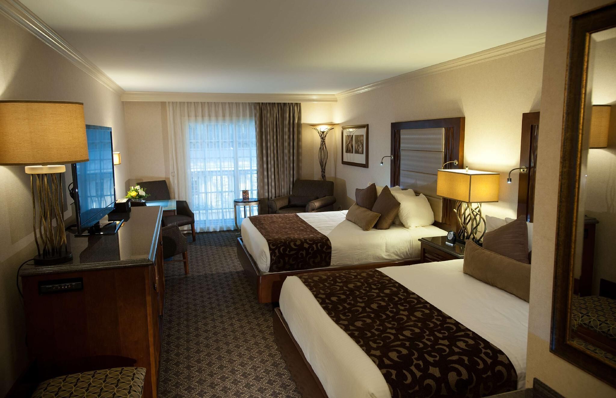 Zimmersafe, Schreibtisch, laptopgeeigneter Arbeitsplatz