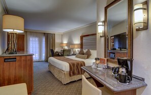 Standard Room, 1 King Bed, Accessible, Non Smoking | 1 bedroom, in-room safe, desk, blackout drapes