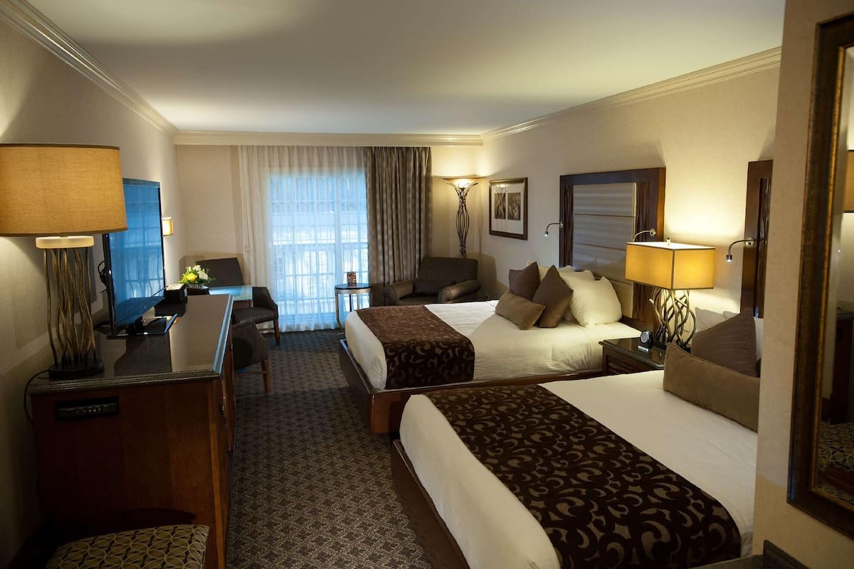 In-room safe, desk, laptop workspace, blackout drapes