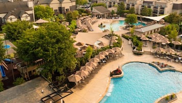 Innendørsbasseng og sesongbasert utendørsbasseng