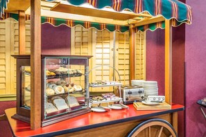 Free daily buffet breakfast