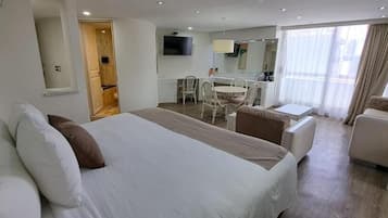 Suite, 1 cama King size, vista a la ciudad (Master Suite) | Caja de seguridad en la habitación y decoración personalizada