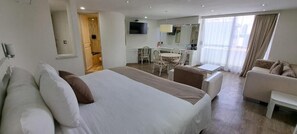 Suite, 1 cama King size, vista a la ciudad (Master Suite) | Caja de seguridad en la habitación y decoración personalizada 