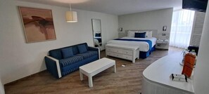 In-room safe, individually decorated, blackout drapes - Hotel Century Reforma (Mexico City)