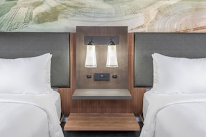 Premium bedding, individually furnished, desk, laptop workspace - Marriott Madison West (Madison)