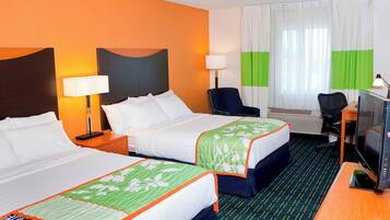 Camas com colchões pillow-top, escrivaninha