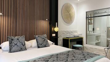 1 chambre, minibar, coffres-forts dans les chambres, bureau