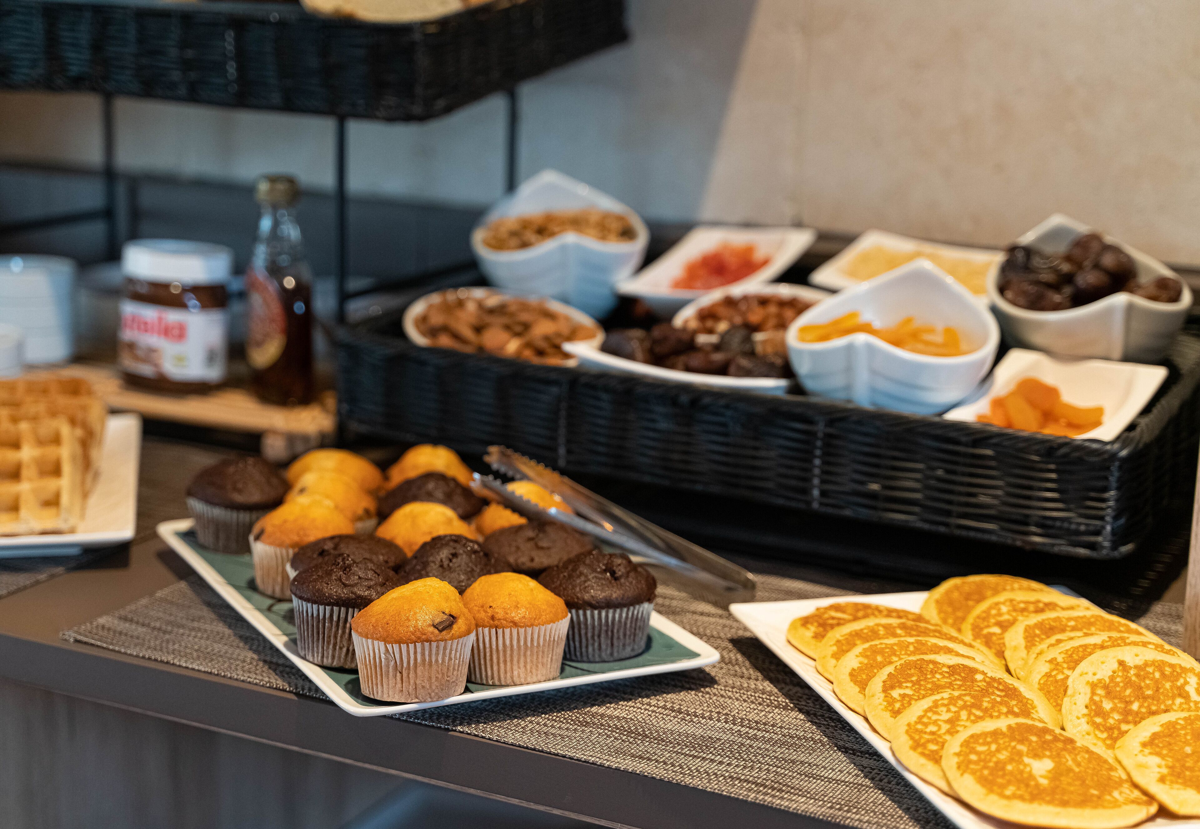 daily buffet breakfast (eur 25 per person)