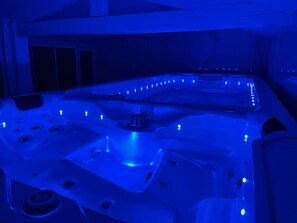 Couples treatment room(s), sauna, hot tub, Swedish massages