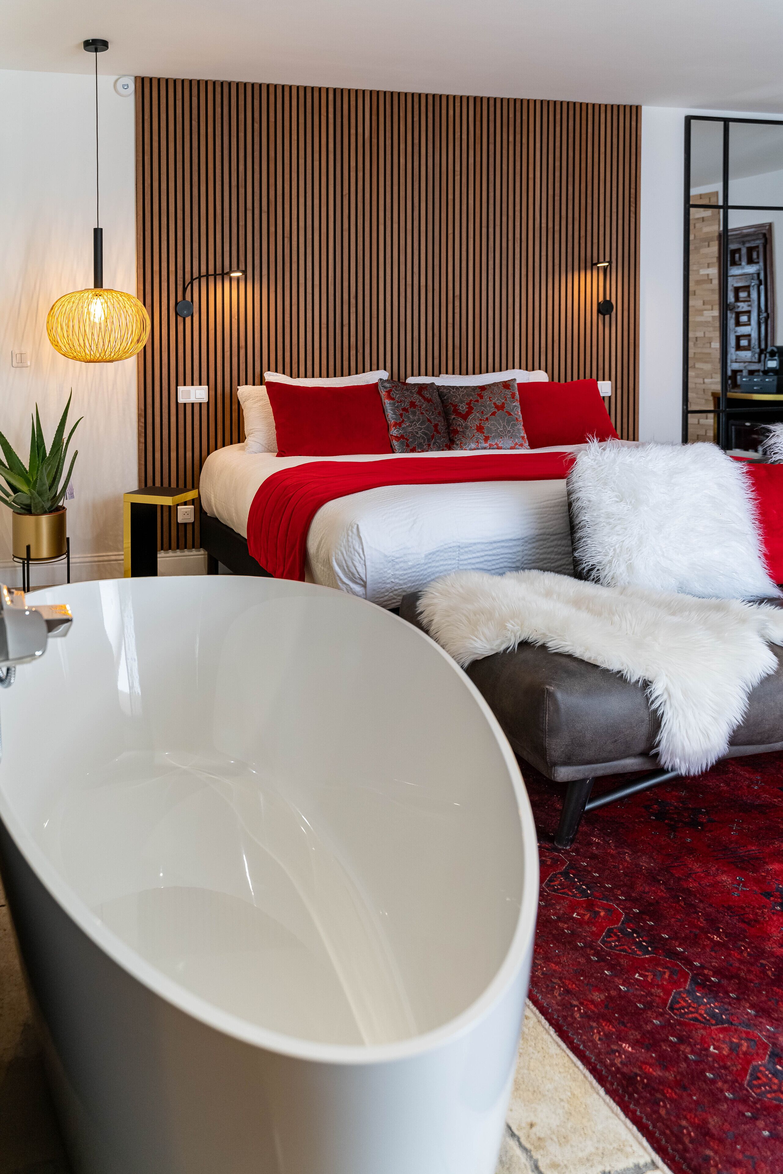 Superior Suite | Minibar, in-room safe, desk, blackout curtains