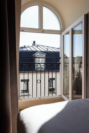 Classic Room | Premium bedding, in-room safe, desk, blackout drapes