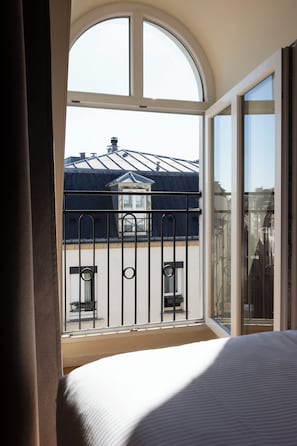 Chambre Classique | Literie de qualité supérieure, coffres-forts dans les chambres, bureau
