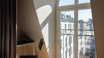 Phòng phong cách cổ điển | Bộ đồ giường cao cấp, két bảo mật tại phòng, bàn, màn/rèm cản sáng