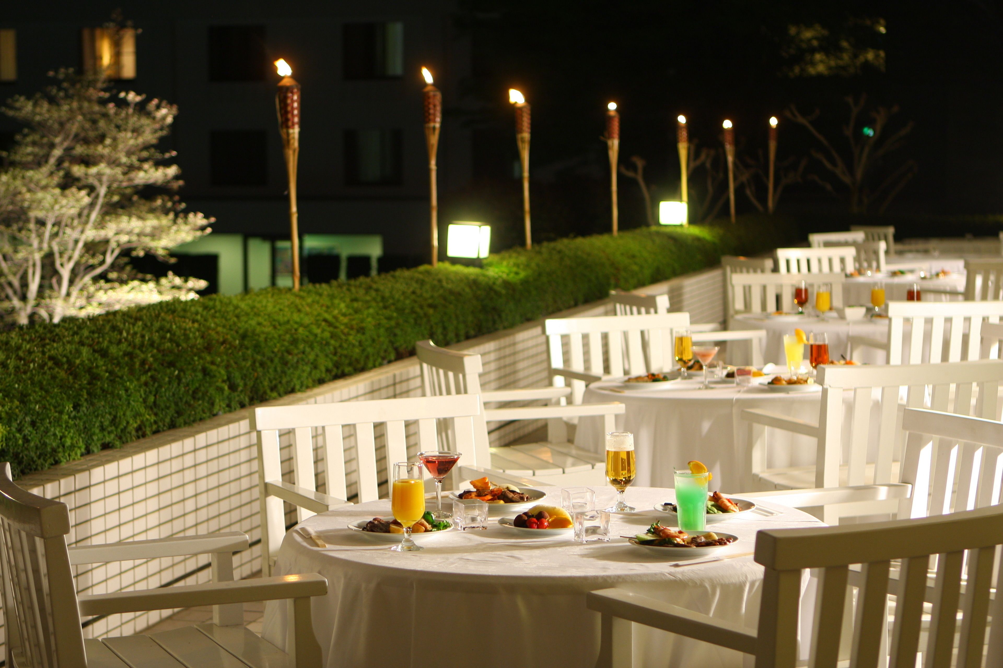 breakfast, lunch, dinner served; american cuisine