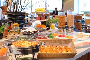 Colazione a buffet, servita tutte le mattine (2900 JPY a persona) 