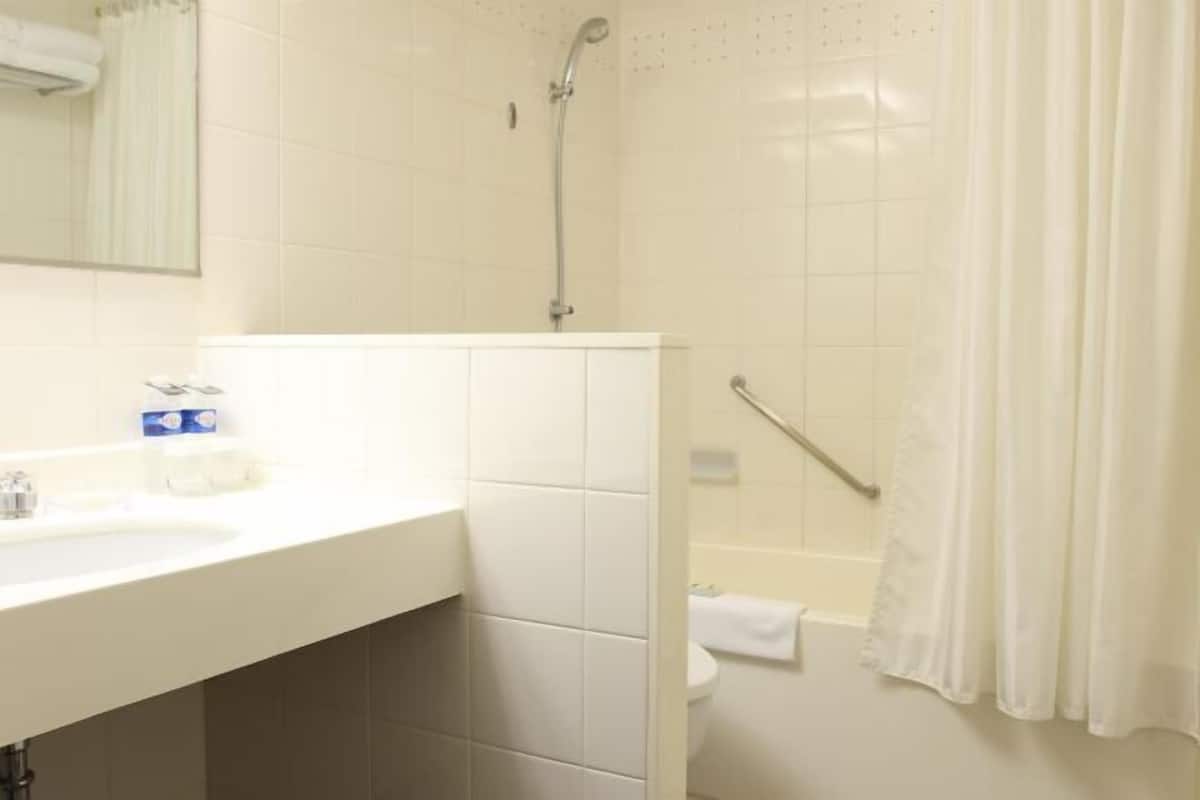 Combined shower/tub, free toiletries, hair dryer, slippers