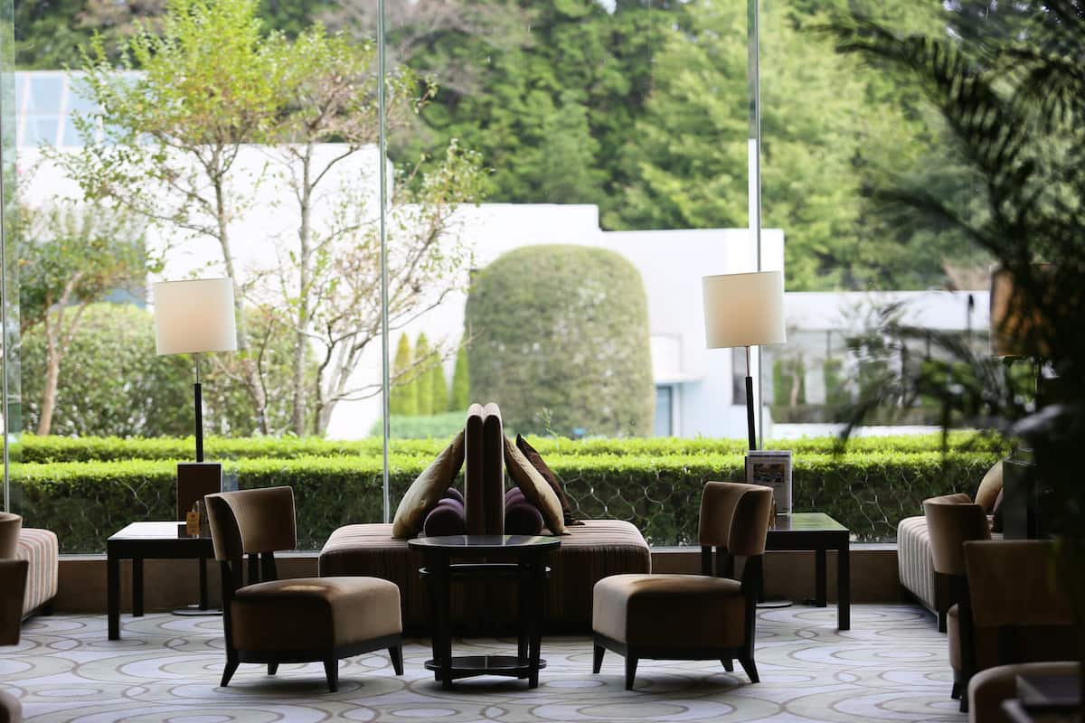 breakfast, lunch, dinner served; american cuisine