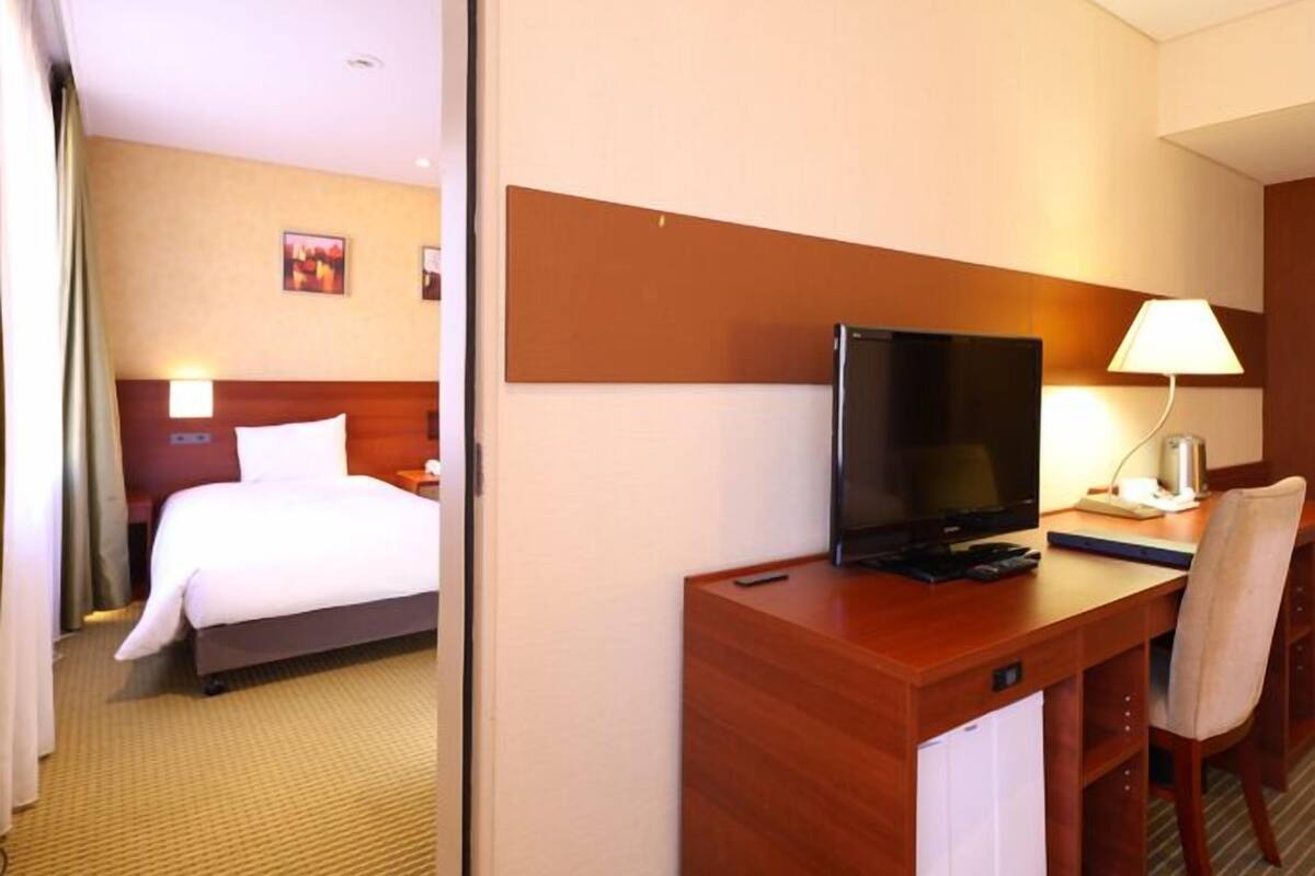 In-room safe, blackout drapes, iron/ironing board, free WiFi