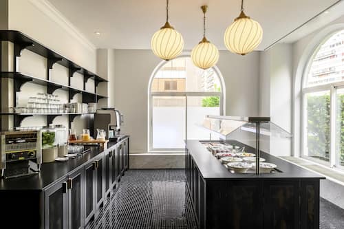 Tägliches Frühstücksbuffet gegen Gebühr
