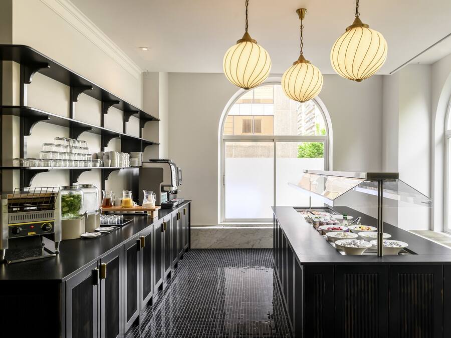 Petit déjeuner buffet servi tous les jours en supplément
