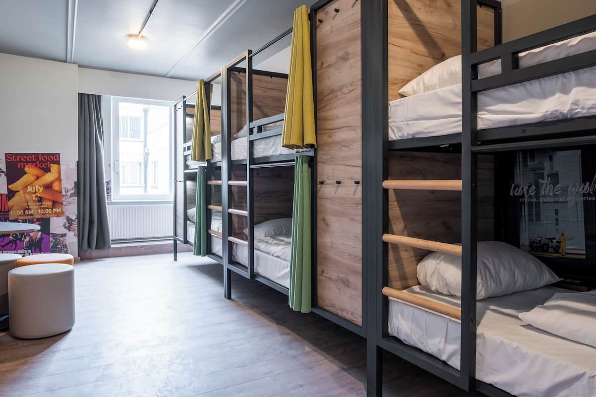 Bed in 6-Bed Dormitory | Cortinas blackout, wifi gratis y ropa de cama
