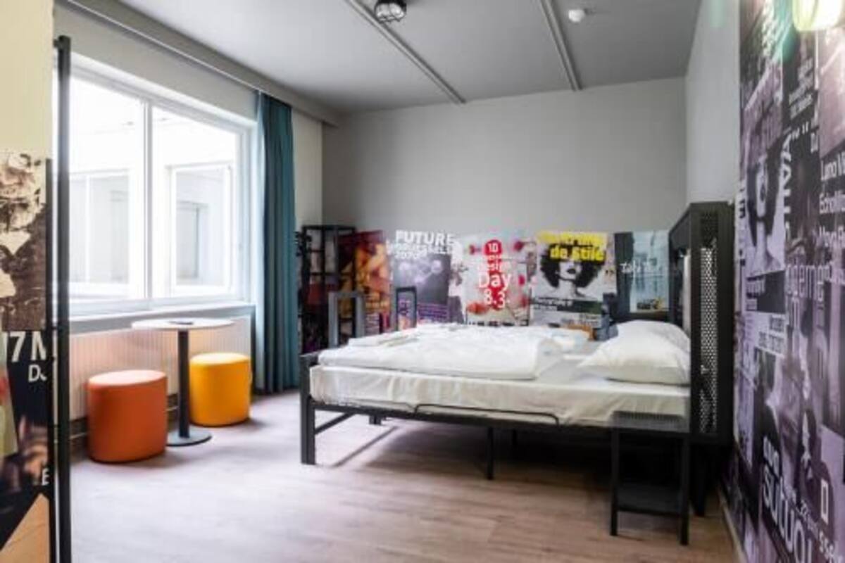 Laptop workspace, blackout drapes, WiFi (free), bed sheets